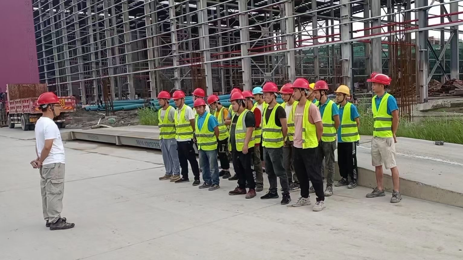 战队内部矛盾暴露无遗，团队合作受到考验