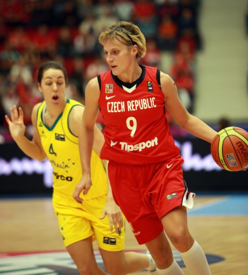 包含澳大利亚女篮不敌捷克，遗憾失去晋级机会的词条