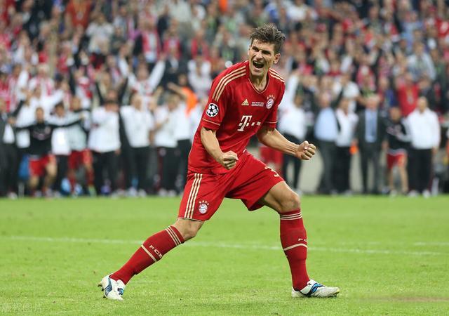 包含奥萨苏红牌遭罚下，里昂客场-平特鲁瓦的词条