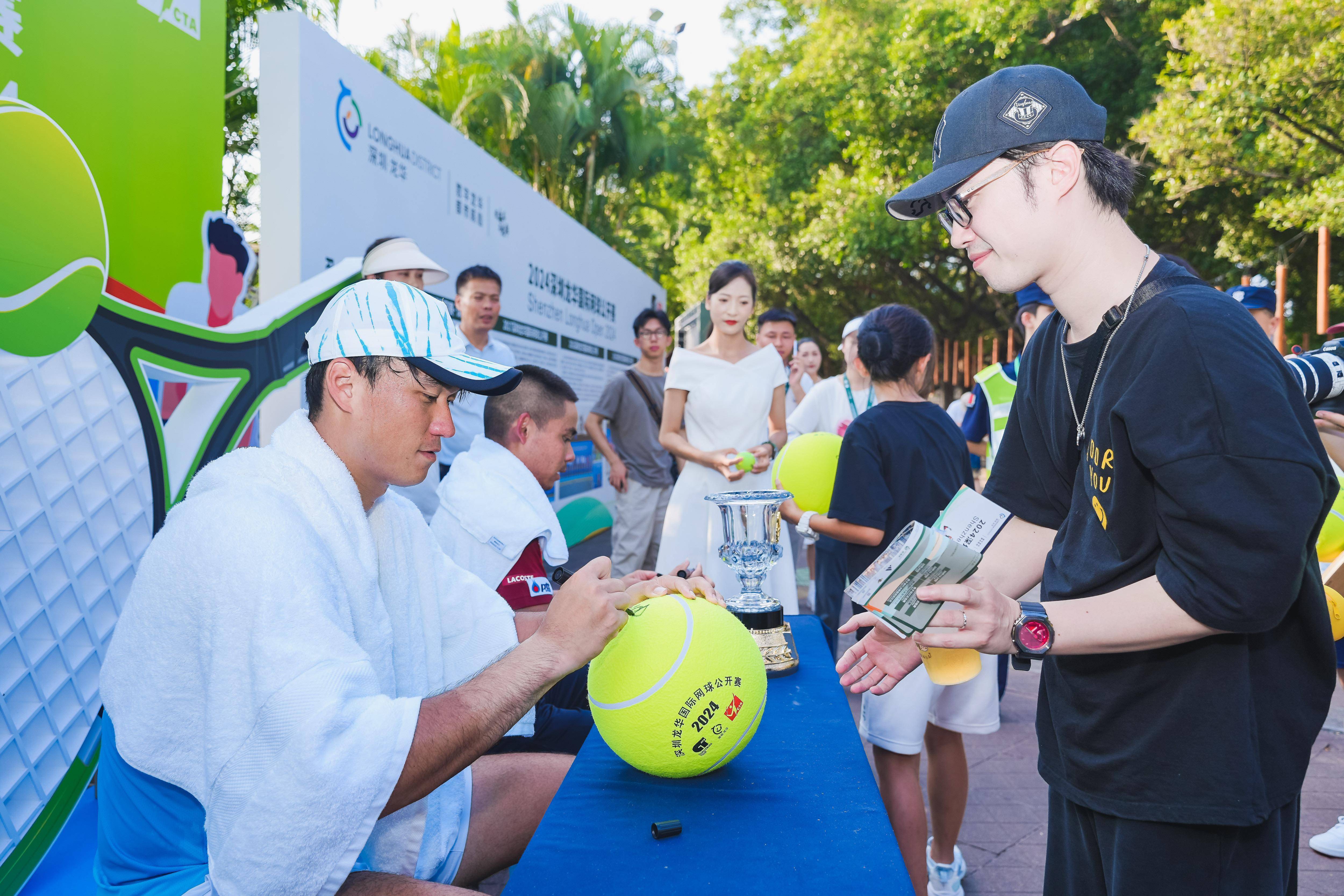 国际赛事中的精彩表现引发观众热烈情绪