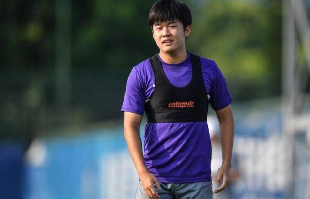 王牌球员展现出色表现，成为球队得力支柱