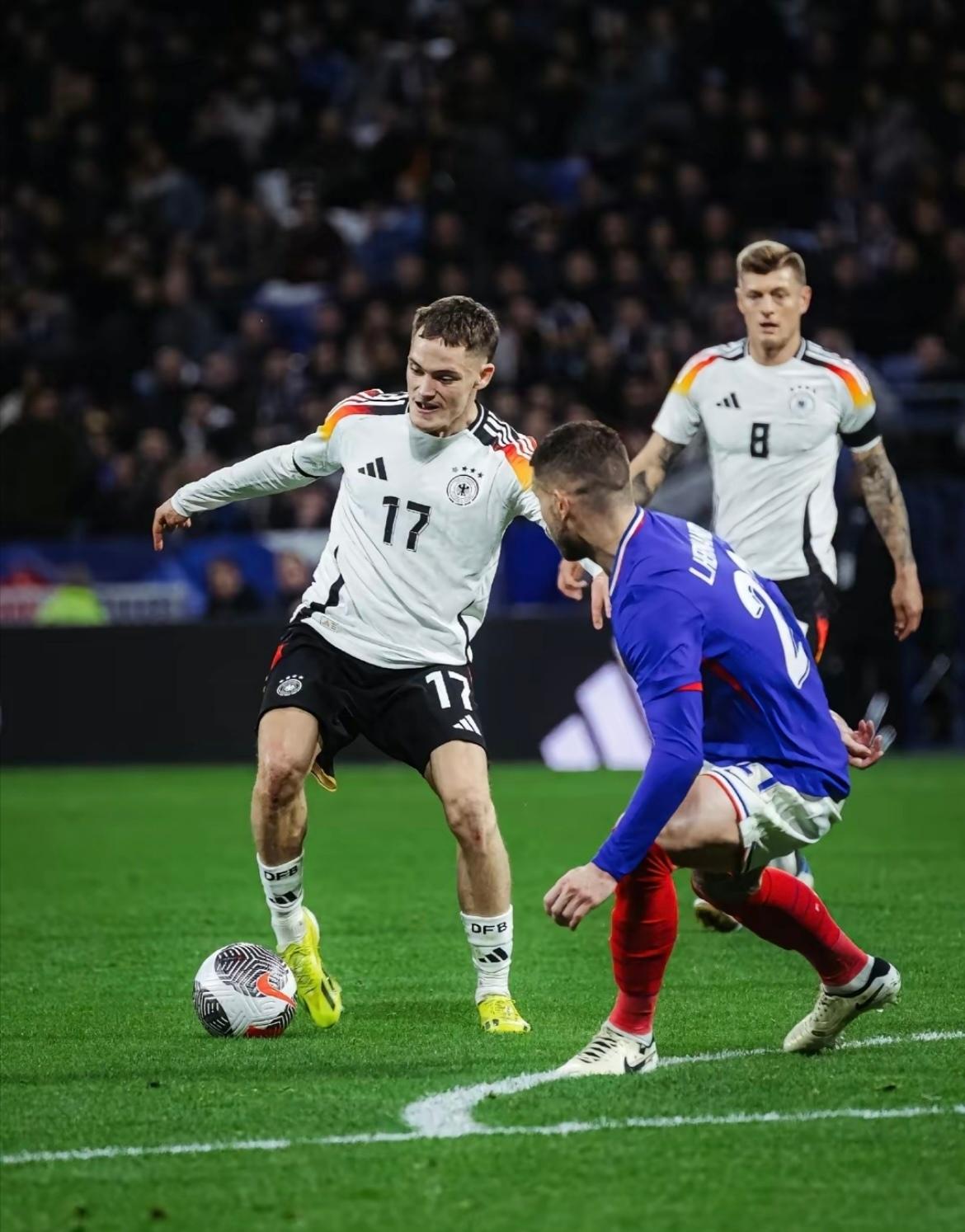 包含德国队取得惊险胜利，晋级前途一片光明的词条