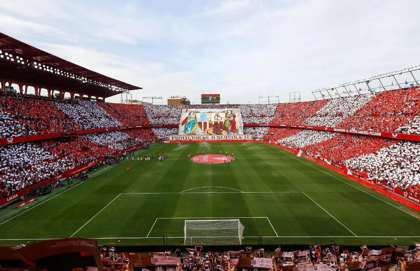 塞维利亚主场取胜,登顶战绩榜首 塞维利亚主场取胜,登顶战绩榜首