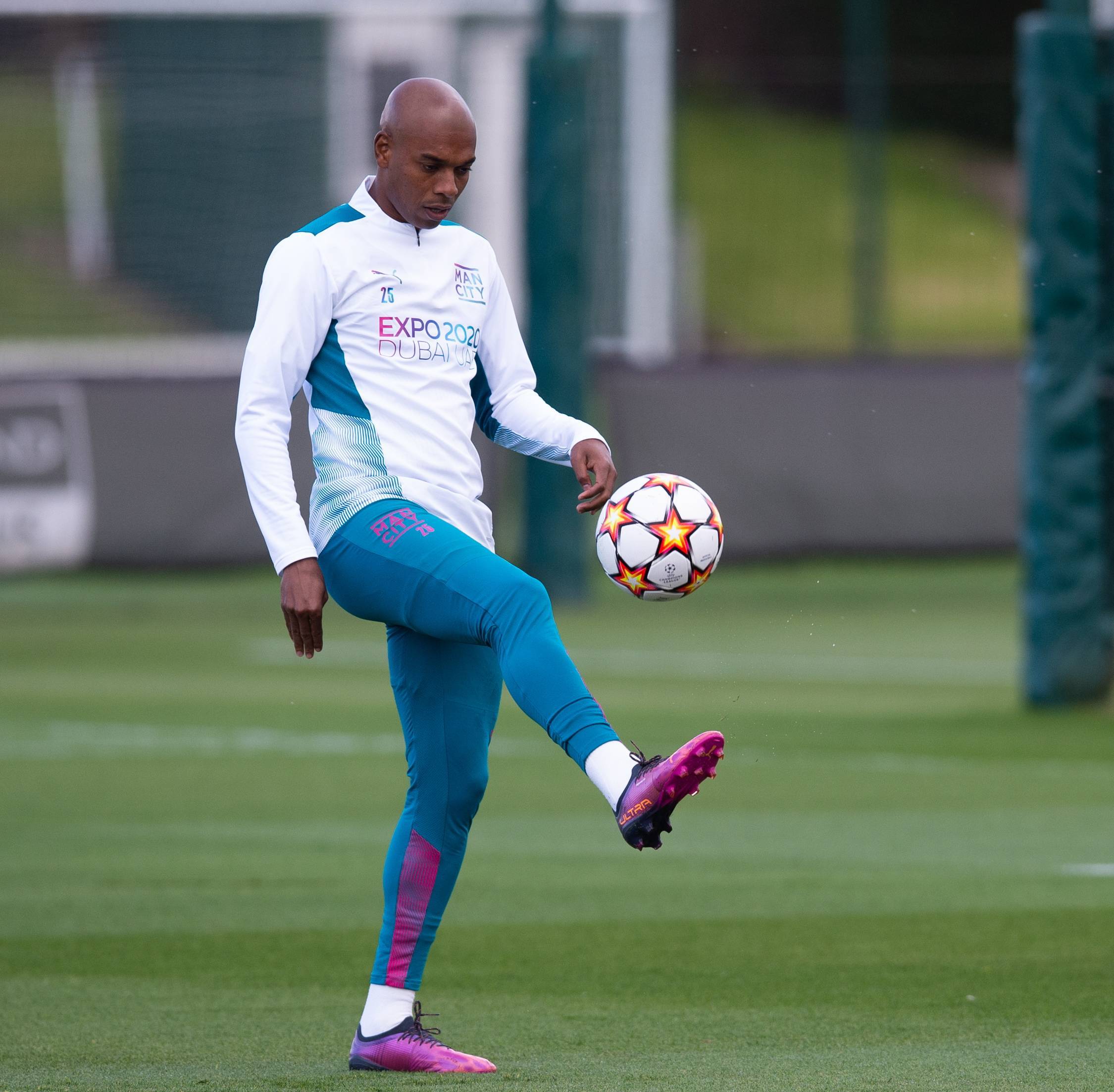 曼城队员备战下一轮英式足球比赛