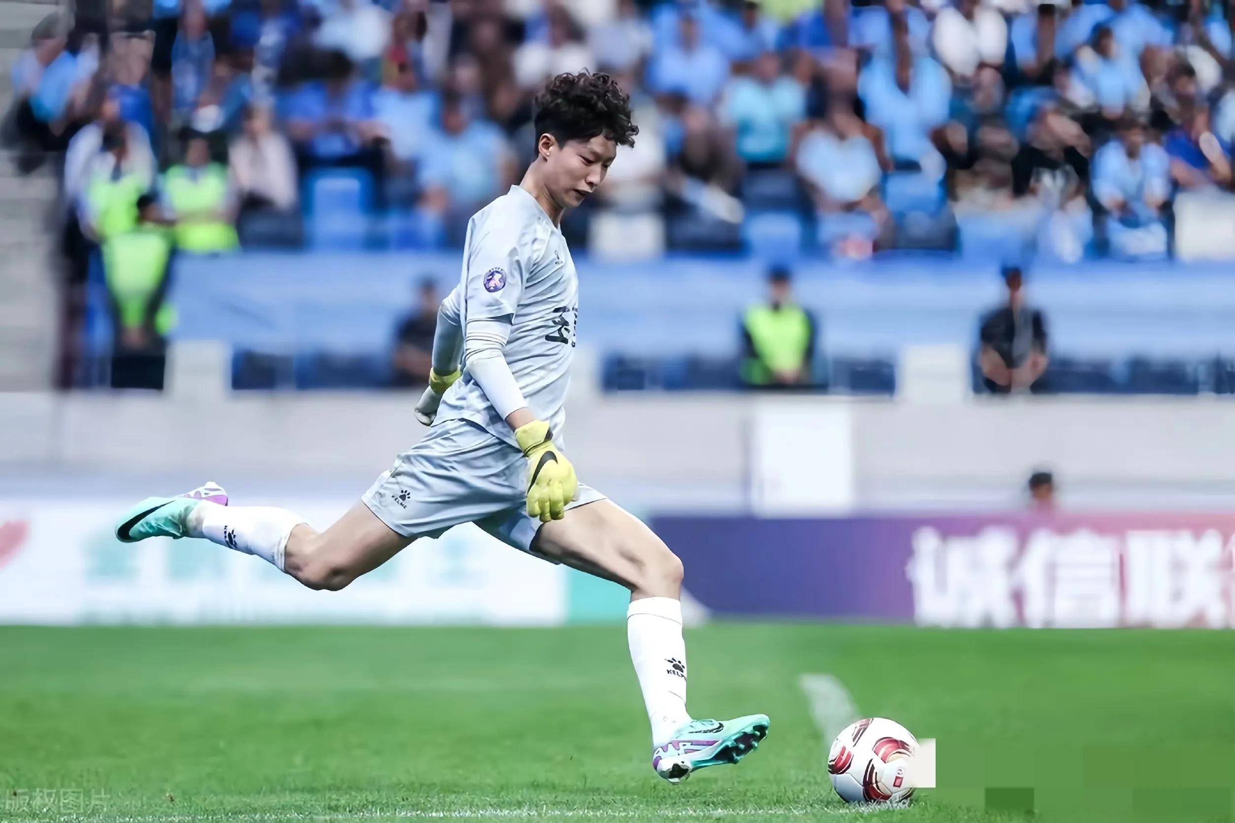 球员们在场上化身战士，誓夺最终胜利的简单介绍