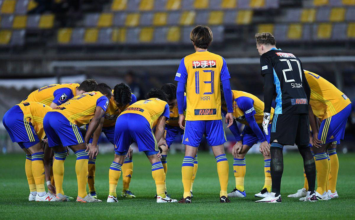 包含北京国安将与日本仙台维加泰队争夺胜利，备战资格赛的词条