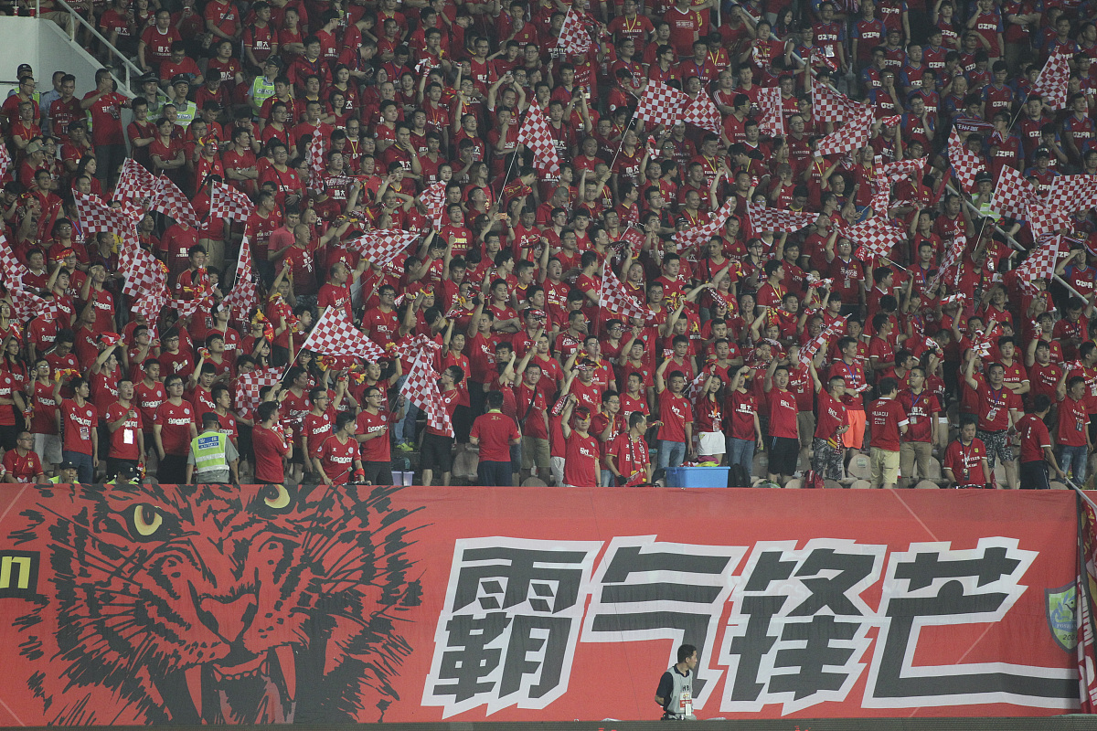 争冠热门痛失分，恒大-惨遭申花绝杀！