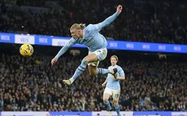 包含水晶宫射手状态火爆，英超赛场上崭露头角的词条