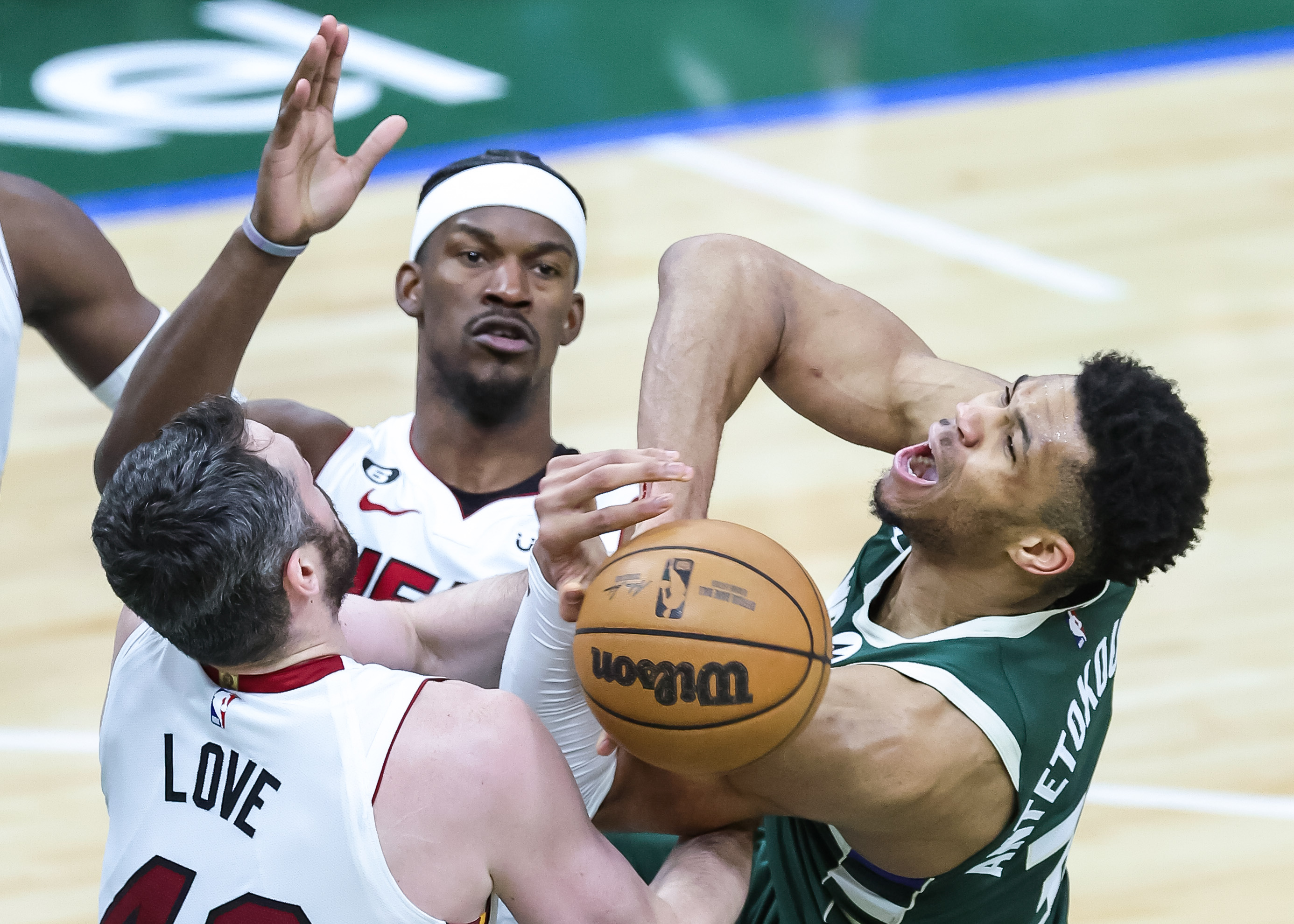 雄鹿击败热火，晋级东部半决赛