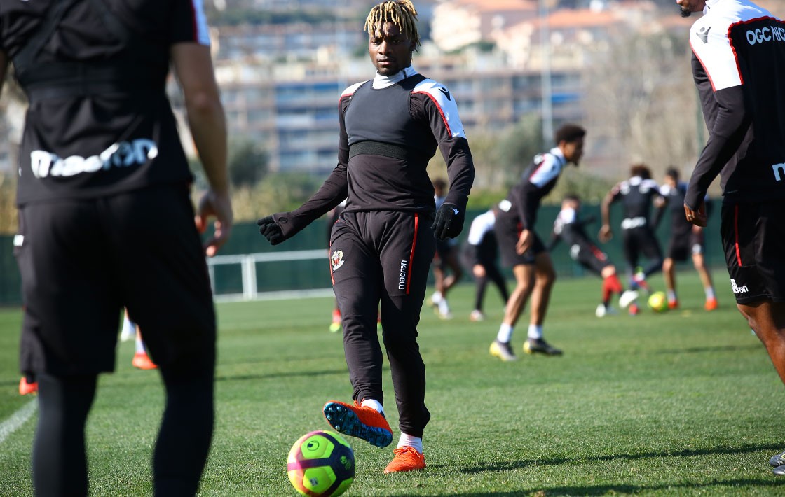 尼斯客场击败亚眠，夺得三分