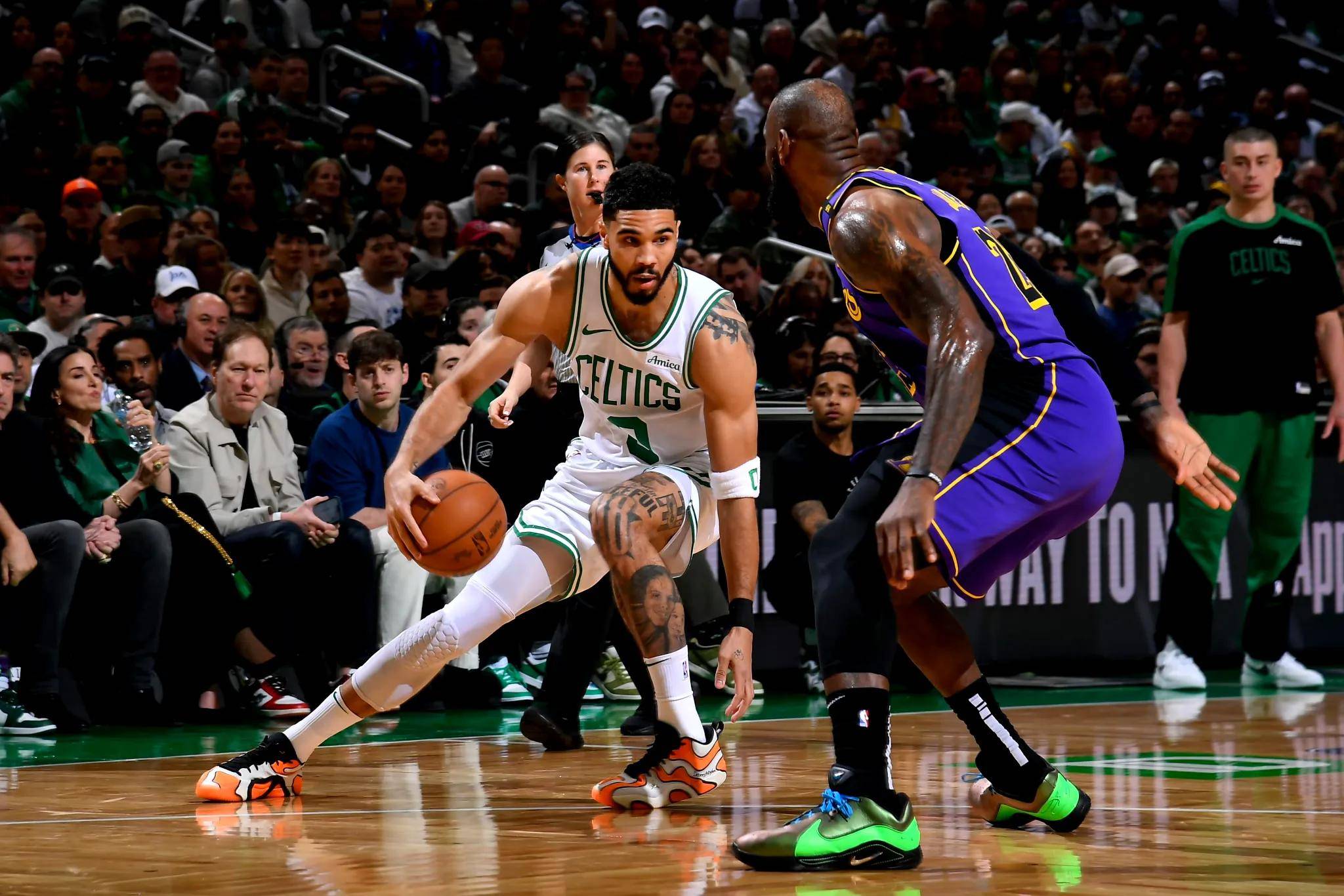 包含湖人遭遇拜仁不敌，NBA局势紧张的词条