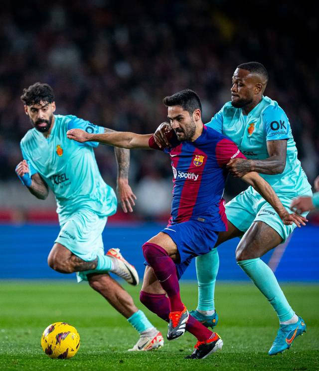 巴萨在英超中险胜阿根廷，最新战报