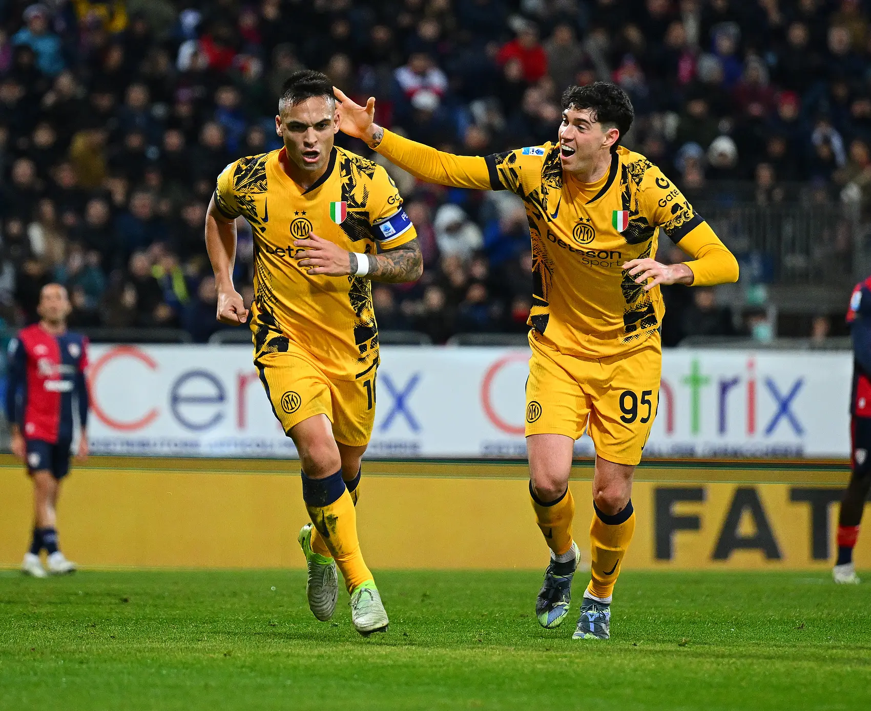 包含意大利队险胜葡萄牙，德布劳内梅开二度亚洲杯的词条