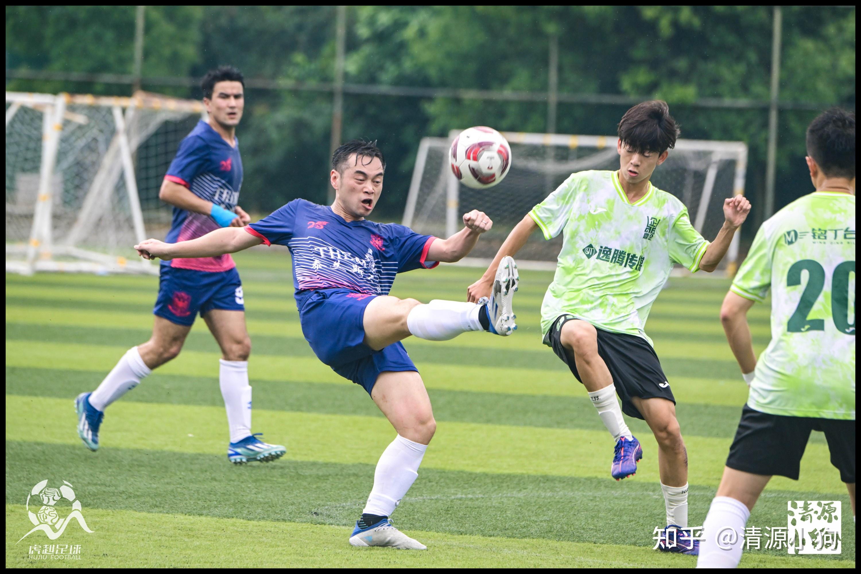 国内足球联赛再掀竞技热潮，球员实力逐鹿高峰