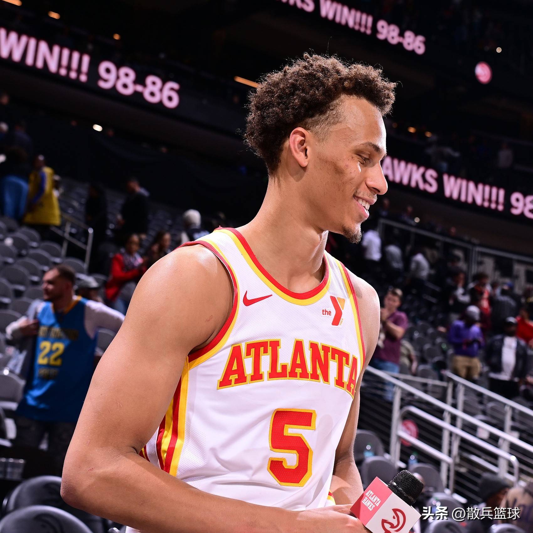 老鹰球员被誉为本赛季最具潜力新秀 老鹰球员被誉为本赛季最具潜力新秀