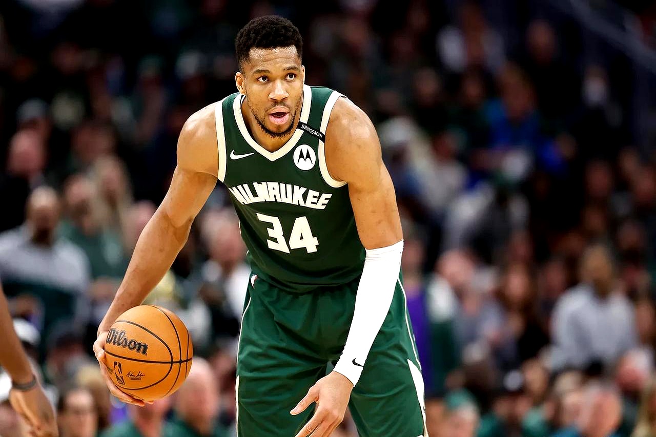 尼克斯惨败雄鹿，遭遇重创