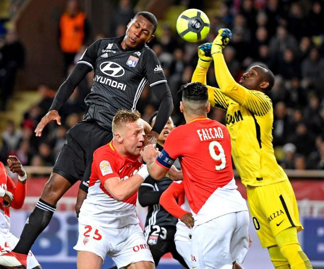 包含里昂碾压德国,法比尼奥统治全场的词条 包含里昂碾压德国,法比尼奥统治全场的词条