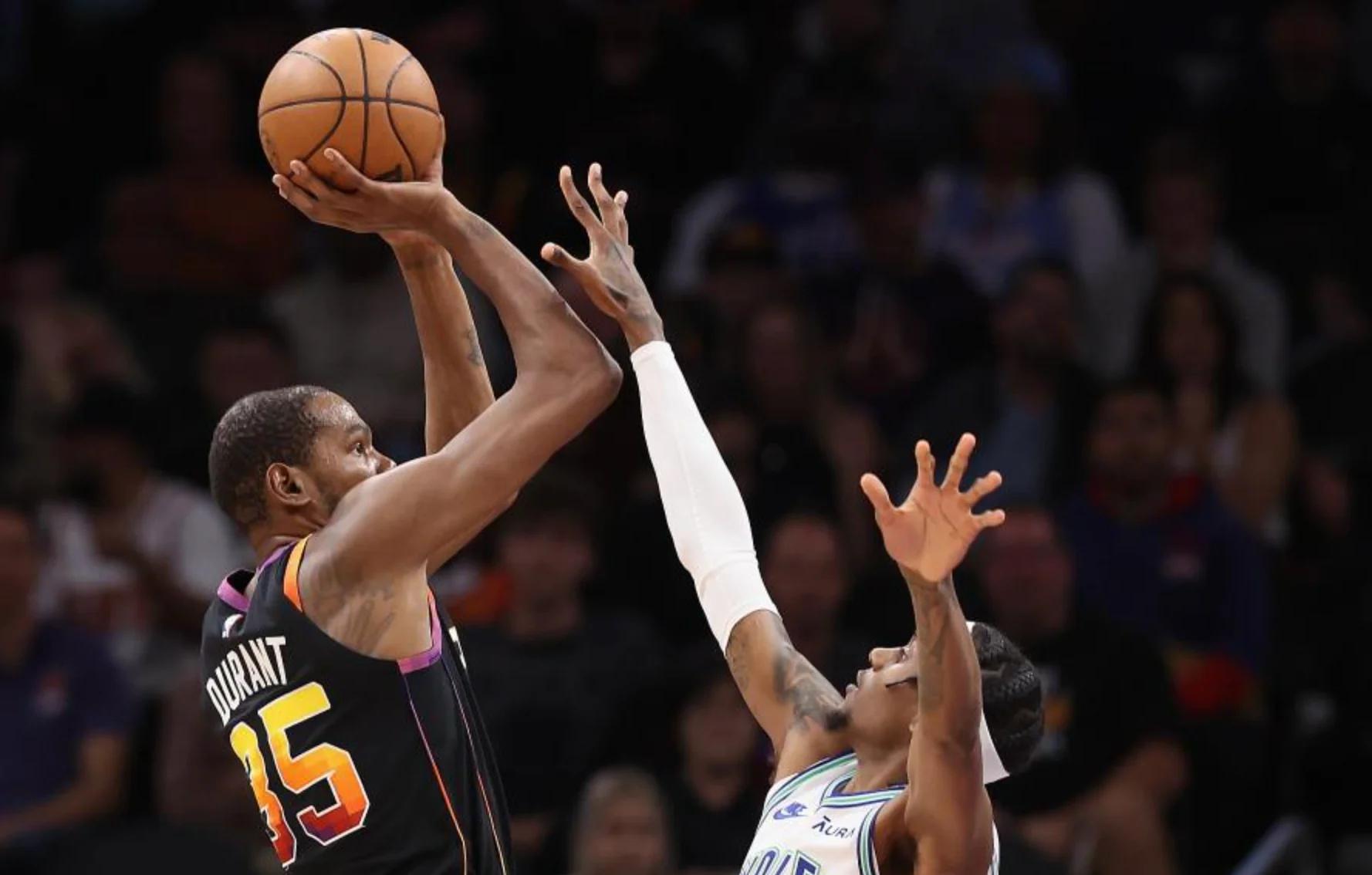 浙江队力克雄鹿,布克高光表现 浙江队力克雄鹿,布克高光表现