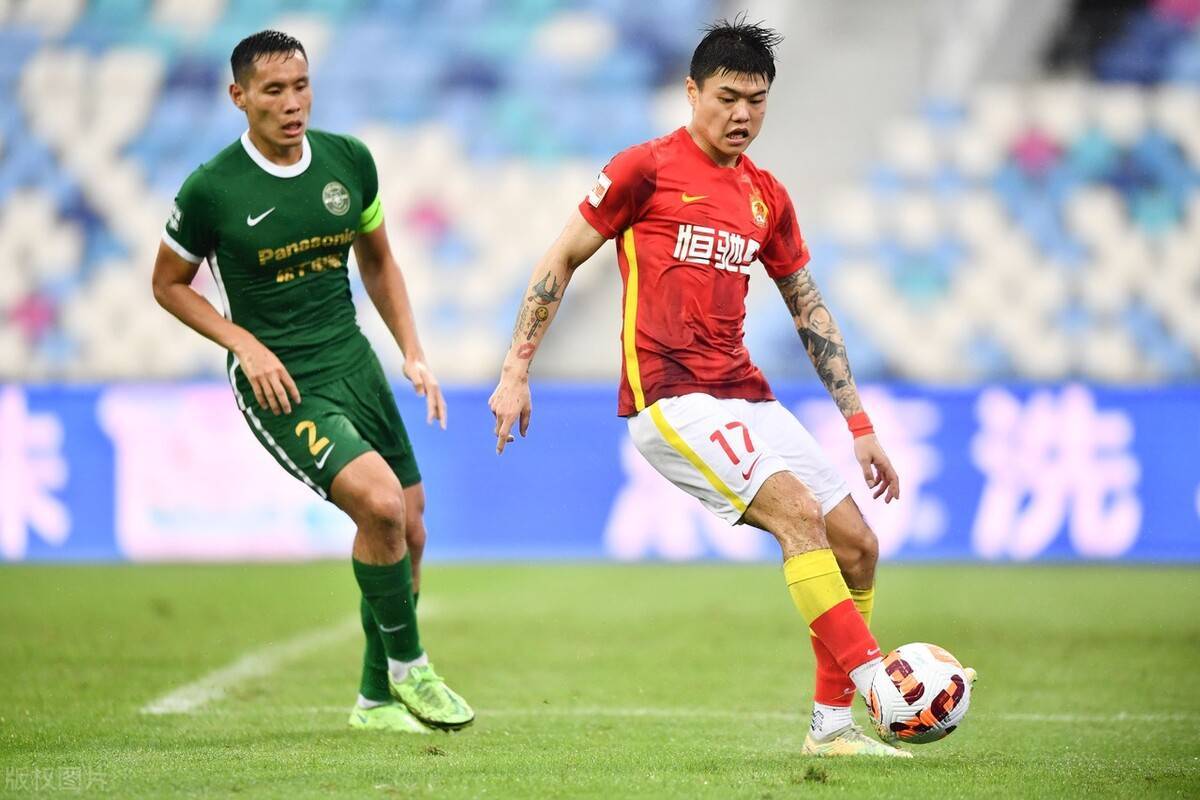 甘冈遭遇惨败,保级形势严峻 甘冈遭遇惨败,保级形势严峻