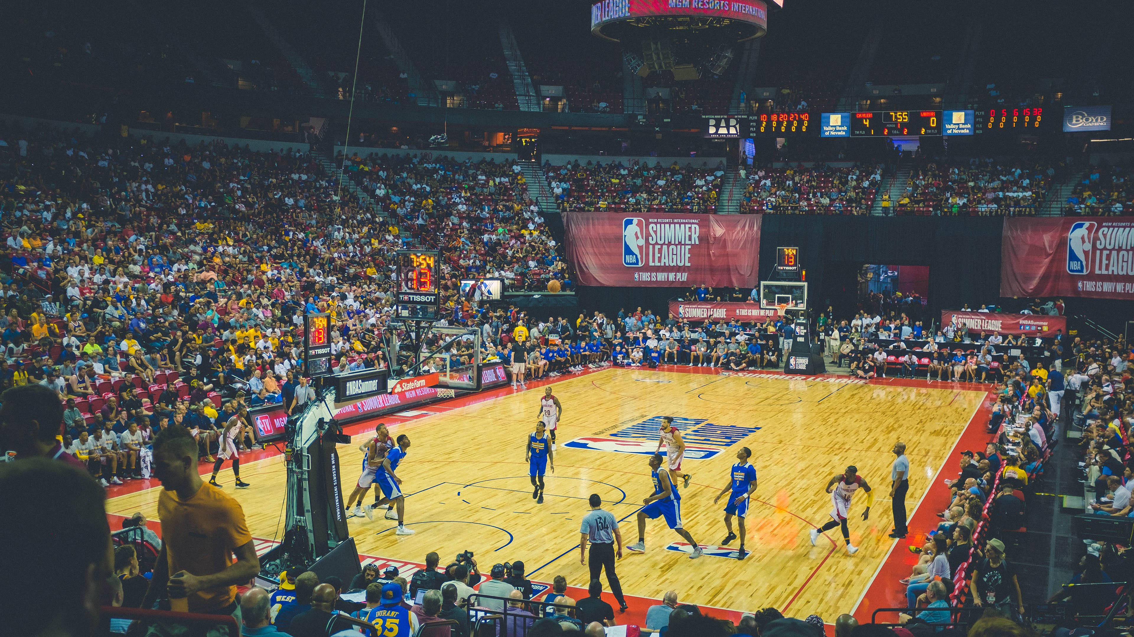 爵士冲垮热火之夜，浓眉在德甲争冠战逆天改命