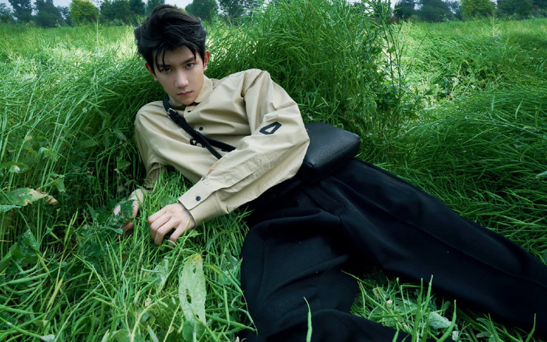 跨界交锋，突尼斯足球火力压制几内亚，久保建英F1街道赛上演速度与艺术接管